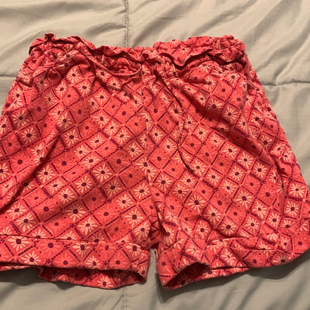 Girls L garnet hill shorts red daisy pattern